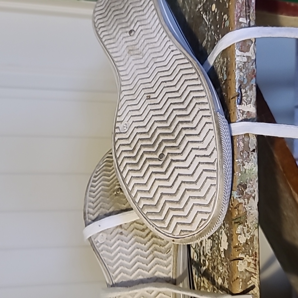 Sneakers - Picture 2 of 3